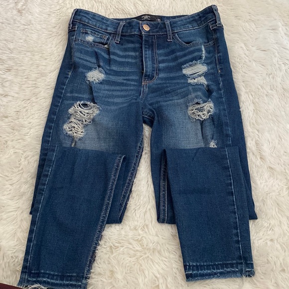 New Hollister jeans - Picture 1 of 3